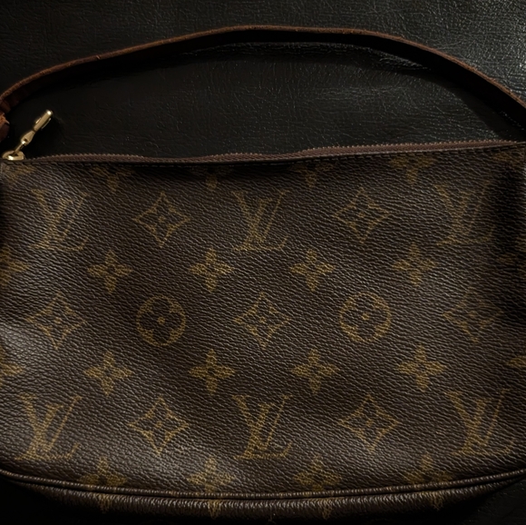 LOUIS VUITTON Monogram Pochette - Picture 2 of 2